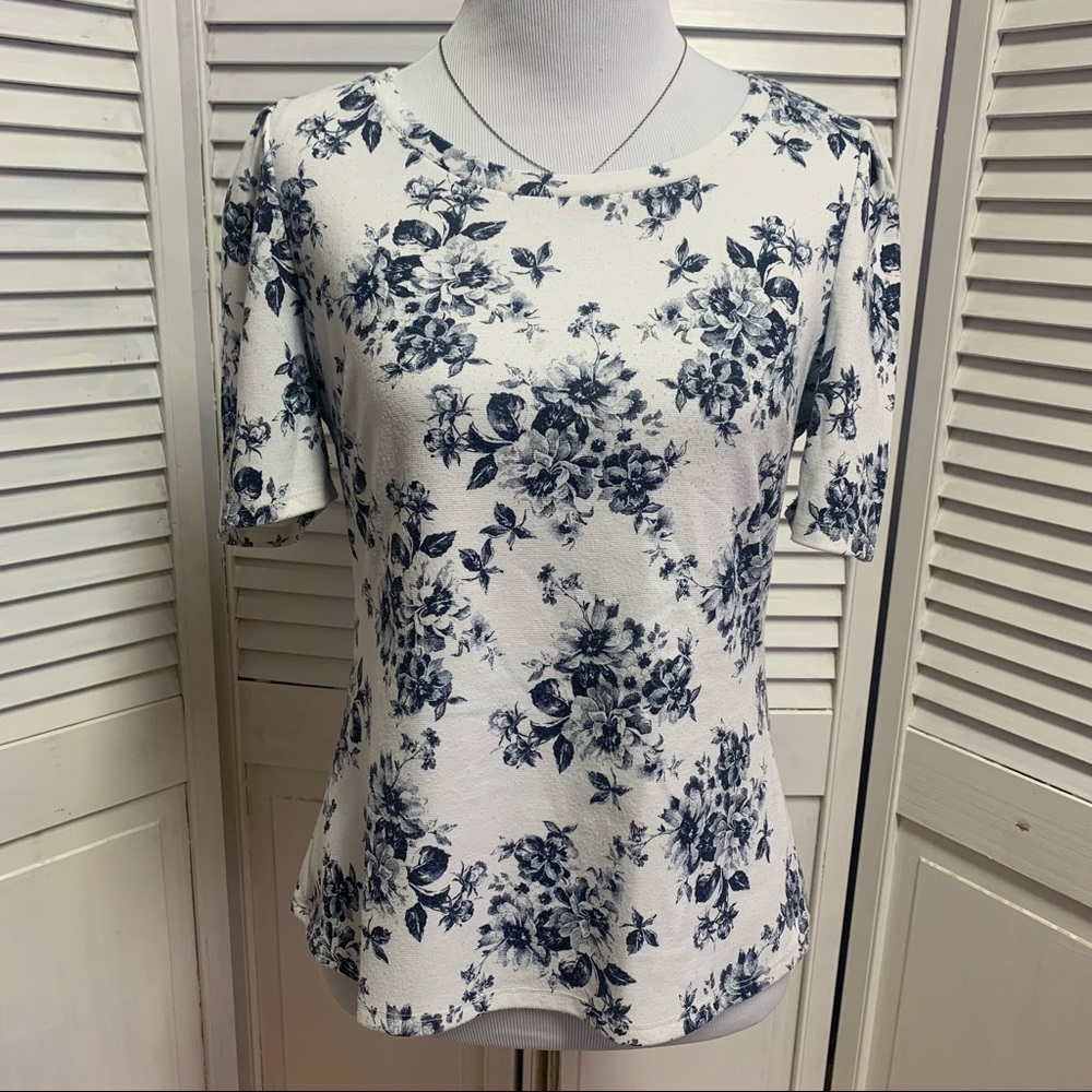Forever 21 Black and White Floral Tee
